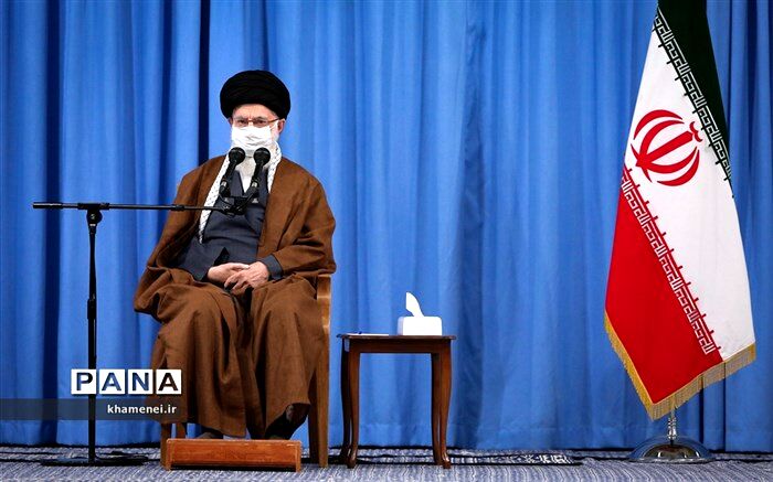 پیام رهبر انقلاب خطاب به جوانان فرانسه در پی اهانت مکرون به پیامبر اسلام