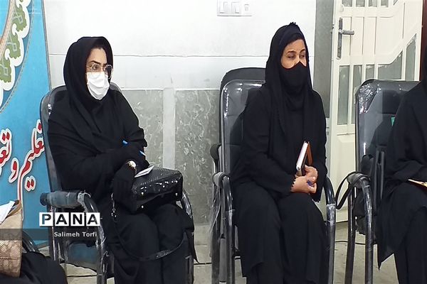 برگزاری جلسه سرگروه های ابتدایی درسالن اجتماعات اداره آموزش وپرورش شهرستان حمیدیه