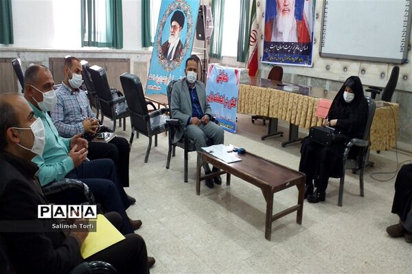 برگزاری جلسه سرگروه های ابتدایی درسالن اجتماعات اداره آموزش وپرورش شهرستان حمیدیه