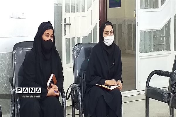 برگزاری جلسه سرگروه های ابتدایی درسالن اجتماعات اداره آموزش وپرورش شهرستان حمیدیه