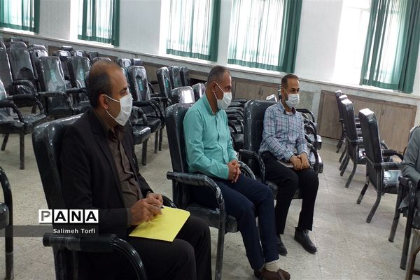 برگزاری جلسه سرگروه های ابتدایی درسالن اجتماعات اداره آموزش وپرورش شهرستان حمیدیه