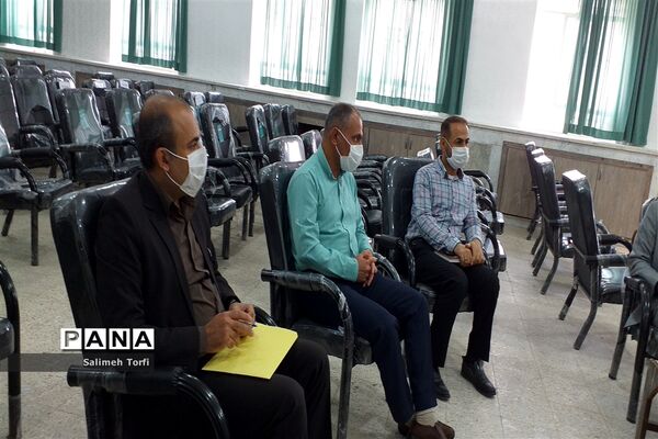 برگزاری جلسه سرگروه های ابتدایی درسالن اجتماعات اداره آموزش وپرورش شهرستان حمیدیه