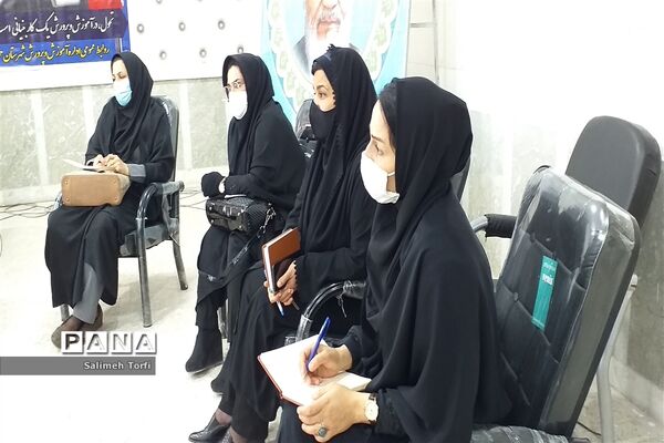 برگزاری جلسه سرگروه های ابتدایی درسالن اجتماعات اداره آموزش وپرورش شهرستان حمیدیه