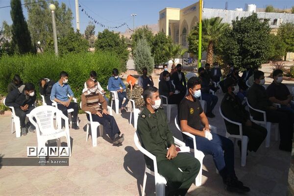 گلباران قبور شهدای گمنام شهرستان داراب  در اولین روز از هفته بسیج دانش آموزی
