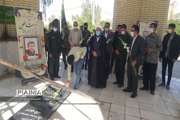 گلباران قبور شهدای گمنام شهرستان داراب  در اولین روز از هفته بسیج دانش آموزی