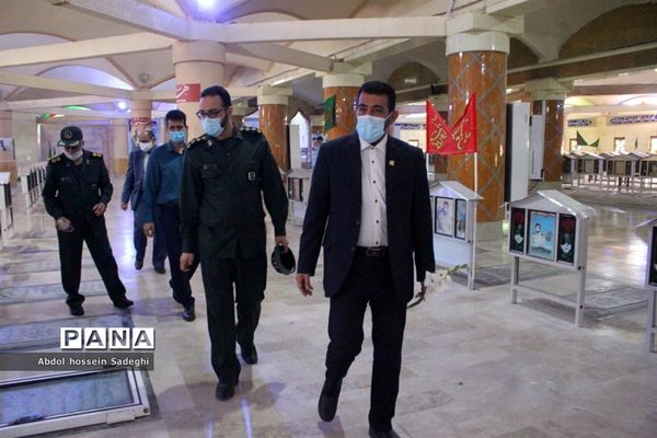 تجدید میثاق معاون پرورشی و فرهنگی اداره کل آموزش و پرورش استان بوشهر با شهدای دانش آموز و فرهنگی