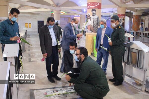 تجدید میثاق معاون پرورشی و فرهنگی اداره کل آموزش و پرورش استان بوشهر با شهدای دانش آموز و فرهنگی