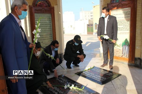 تجدید میثاق معاون پرورشی و فرهنگی اداره کل آموزش و پرورش استان بوشهر با شهدای دانش آموز و فرهنگی