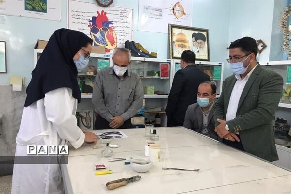 نواختن زنگ نمادین آزمایشگاه در شهرستان امیدیه