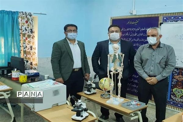 نواختن زنگ نمادین آزمایشگاه در شهرستان امیدیه