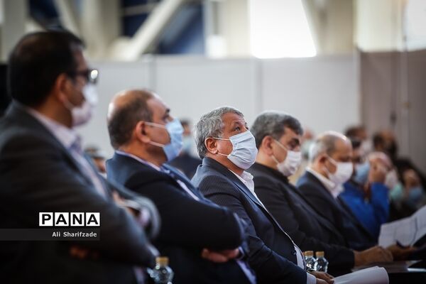 آیین بهره برداری از ۱۰۰ دستگاه اتوبوس و مینی بوس جدید در ناوگان حمل و‌نقل تهران