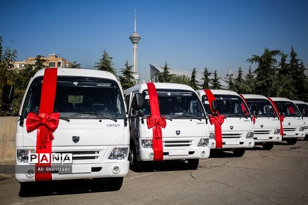 آیین بهره برداری از ۱۰۰ دستگاه اتوبوس و مینی بوس جدید در ناوگان حمل و‌نقل تهران