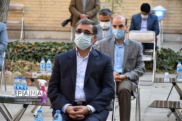 آیین نواختن زنگ مبارزه با استکبار و گرامیداشت روز دانش آموز