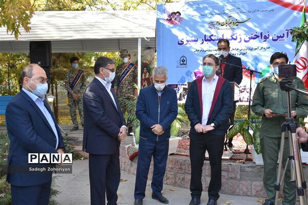آیین نواختن زنگ مبارزه با استکبار و گرامیداشت روز دانش آموز