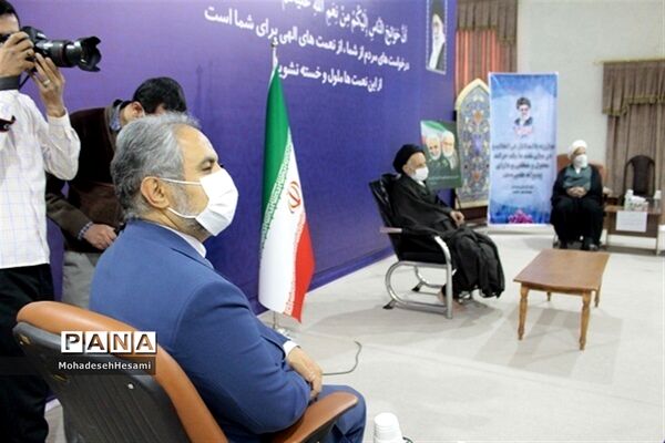 دیدار نمایندگان تشکل های دانش آموزی با نماینده ولی فقیه در استان خراسان جنوبی