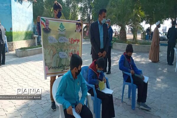 تجدید پیمان پیشتازان دبستان شهید منفرد کاکی با شهدای گمنام در مراسم امروز ۱۳ آبان با حضور مسئولین شهر