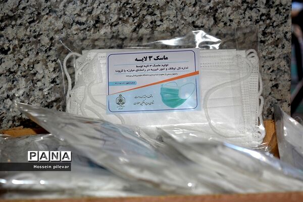 بسته بندی مواد غذایی برای توزیع میان افراد نیازمند در بیرجند