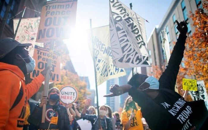 جشن خیابانی در فیلادلفیا؛ مردم به استقبال پیروزی بایدن رفتند