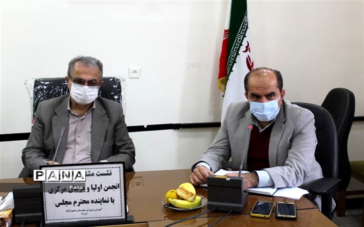 300 دانش‌‌آموز محمودآباد به گوشی هوشمند نیاز دارند