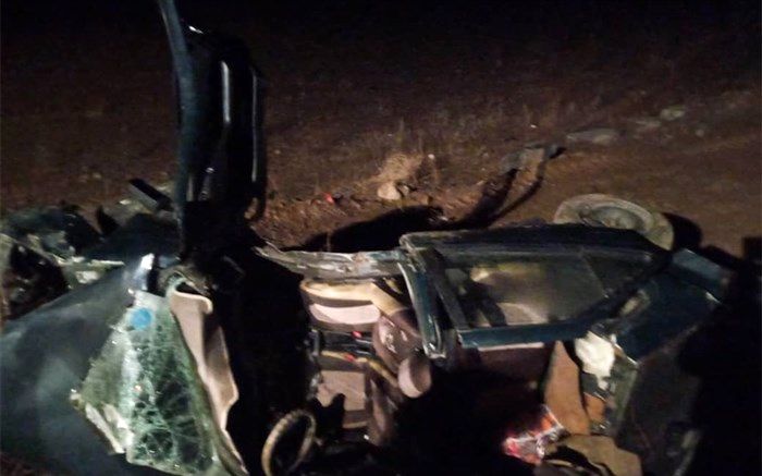 رها سازی مصدومان حادثه واژگونی سقوط سواری پژو آردی از پل در سه راهی طویقون