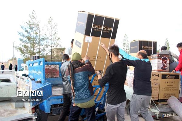 دستان مهر ورز گل لبخند رابرلبان زوج های خوسفی آورد