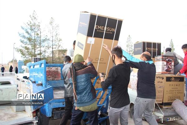 دستان مهر ورز گل لبخند رابرلبان زوج های خوسفی آورد