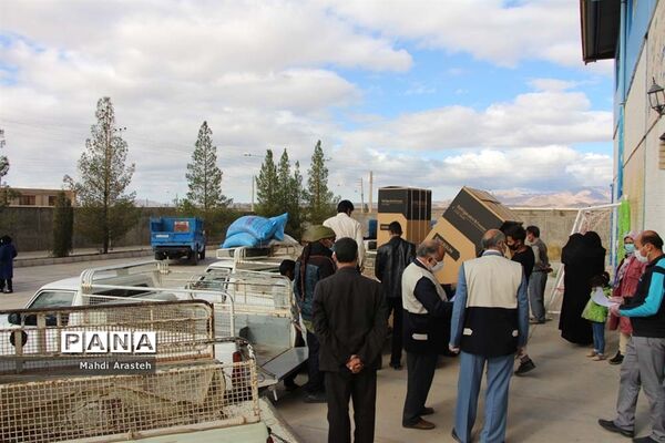 دستان مهر ورز گل لبخند رابرلبان زوج های خوسفی آورد