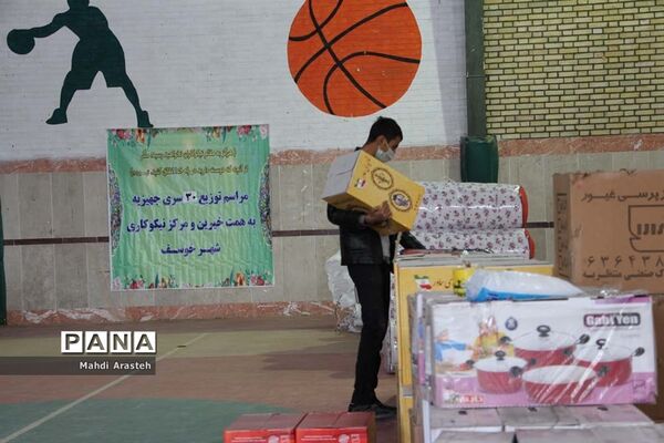 دستان مهر ورز گل لبخند رابرلبان زوج های خوسفی آورد