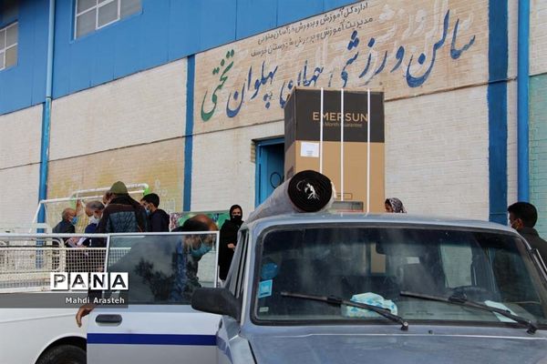 دستان مهر ورز گل لبخند رابرلبان زوج های خوسفی آورد