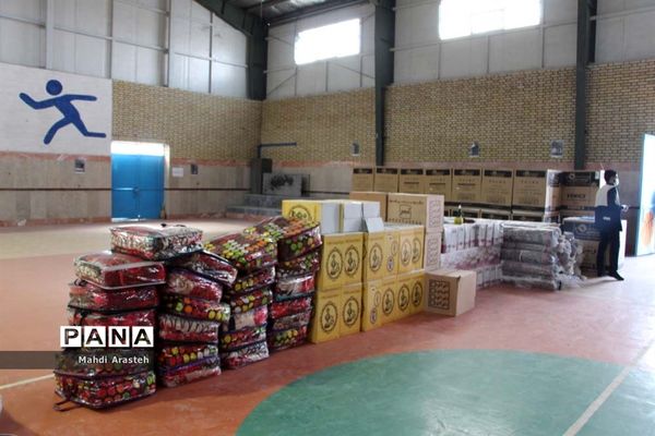 دستان مهر ورز گل لبخند رابرلبان زوج های خوسفی آورد