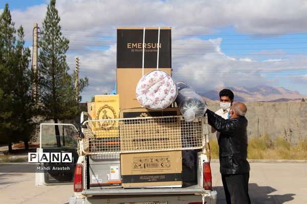 دستان مهر ورز گل لبخند رابرلبان زوج های خوسفی آورد