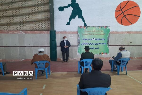 دستان مهر ورز گل لبخند رابرلبان زوج های خوسفی آورد