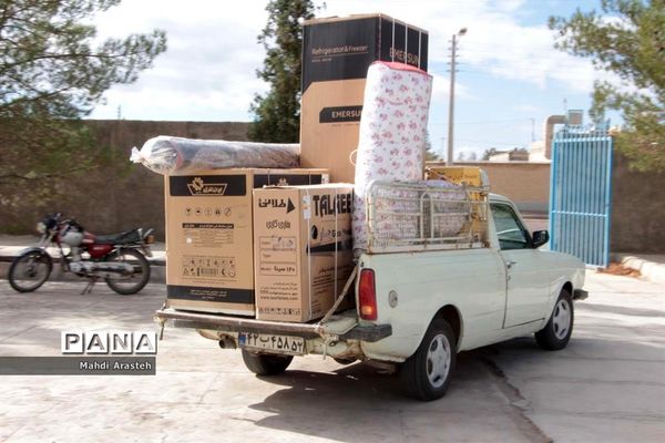 دستان مهر ورز گل لبخند رابرلبان زوج های خوسفی آورد