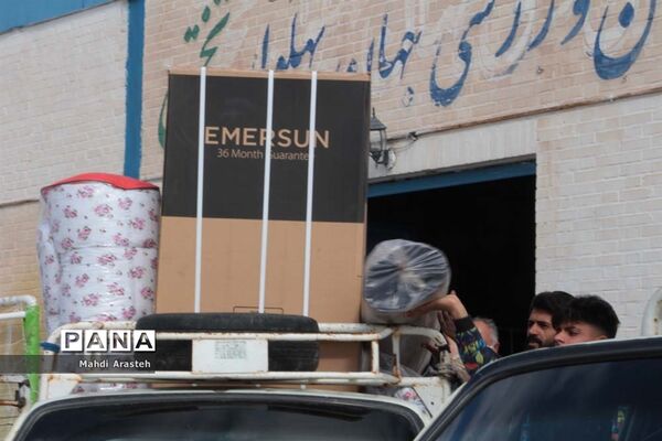 دستان مهر ورز گل لبخند رابرلبان زوج های خوسفی آورد