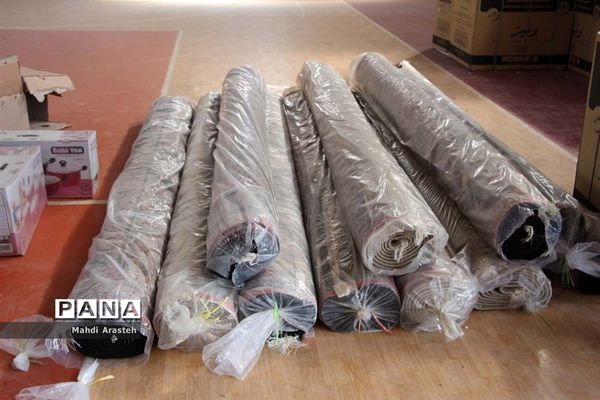 دستان مهر ورز گل لبخند رابرلبان زوج های خوسفی آورد