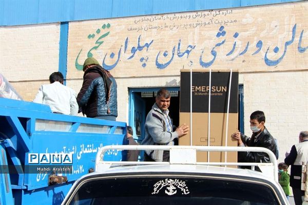 دستان مهر ورز گل لبخند رابرلبان زوج های خوسفی آورد