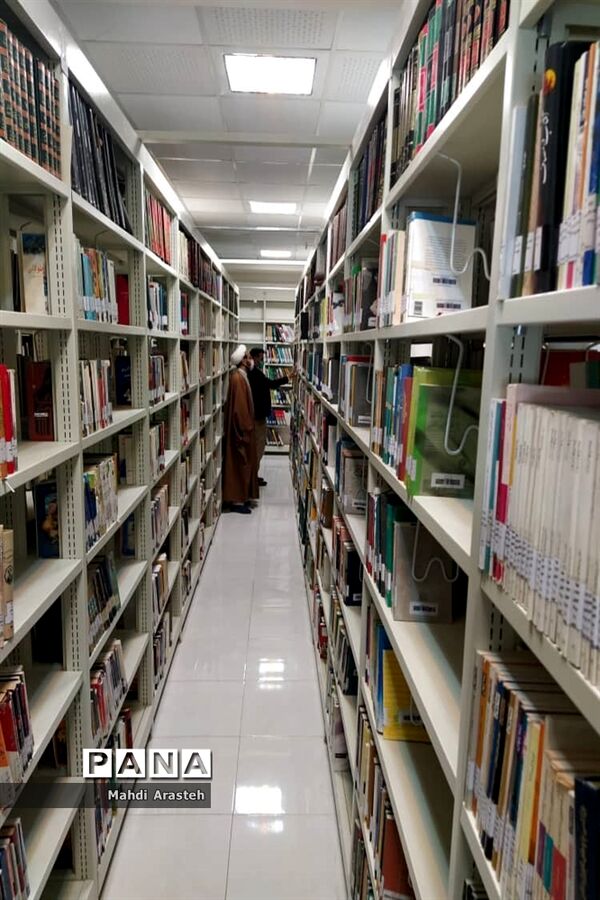 بازدید امام جمعه شهرستان خوسف از کتابخانه شکوهی خوسف به مناسبت روز کتاب و کتابخوانی