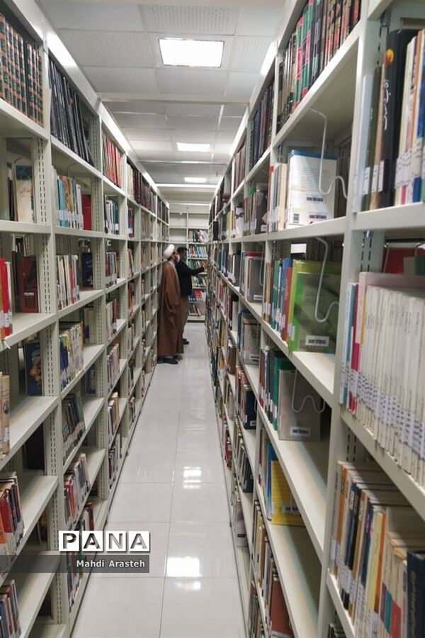 بازدید امام جمعه شهرستان خوسف از کتابخانه شکوهی خوسف به مناسبت روز کتاب و کتابخوانی