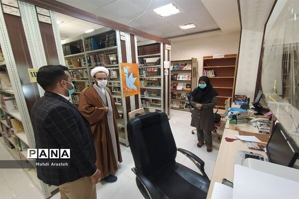بازدید امام جمعه شهرستان خوسف از کتابخانه شکوهی خوسف به مناسبت روز کتاب و کتابخوانی