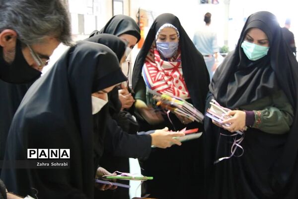 پویش اهدای کتاب رایگان درآموزش و پرورش اسلامشهر