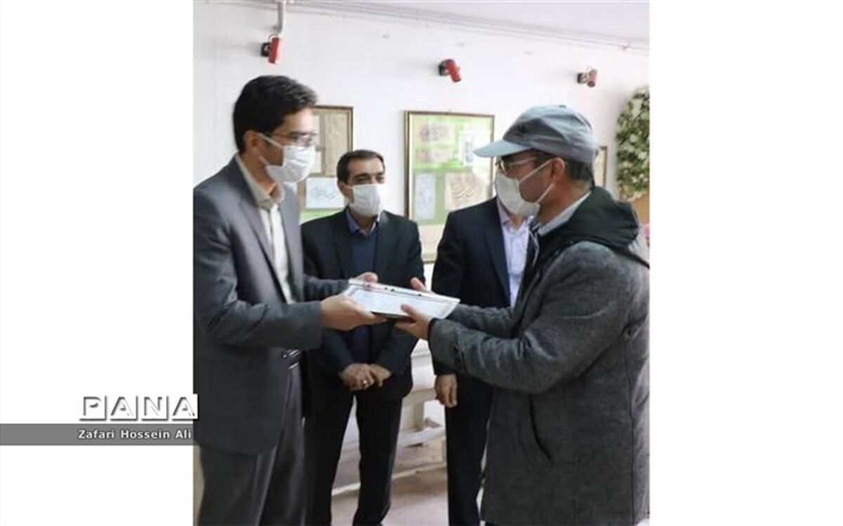 تجلیل از برگزیدگان فرهنگی دومین جشنواره استانی خط تحریری در شیروان