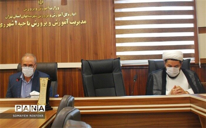 سند تحول بنیادین بر ترویج فرهنگ نورانی نماز در سطح مدارس تاکید ویژه دارد