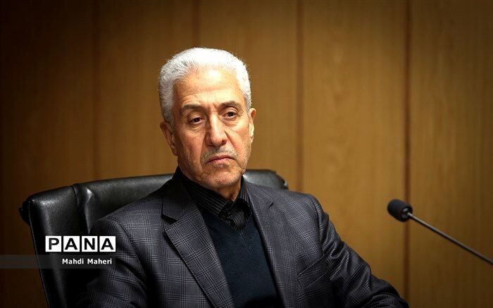 وزیر علوم: 50 درصد از جامعه دانشگاهی کشور زنان هستند