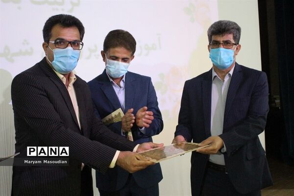 مراسم تجلیل از همکاران اداری حوزه معاونت پرورشی و تربیت بدنی آموزش و پرورش شهرستان بوشهر