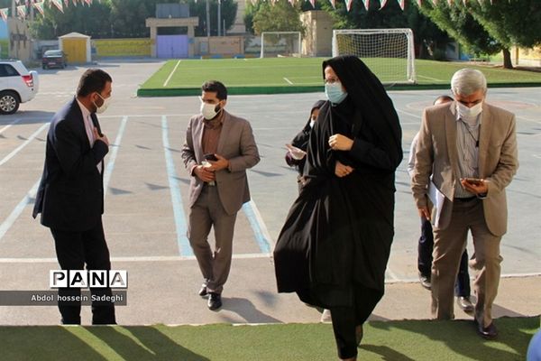 آیین نمادین هفته کتاب و کتابخوانی در دبستان شهید باهنر بوشهر