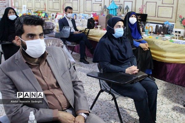 آیین نمادین هفته کتاب و کتابخوانی در دبستان شهید باهنر بوشهر