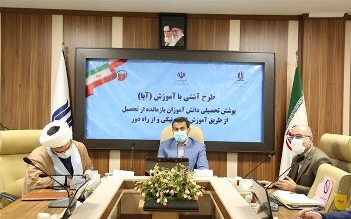 بازماندگان از تحصیل هم آنلاین در کلاس درس می‌نشینند