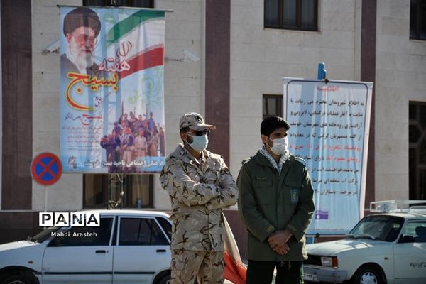 اجرا خیابانی گروه سرودعاشقان ولایت به مناسبت هفته بسیج درشهرستان خوسف