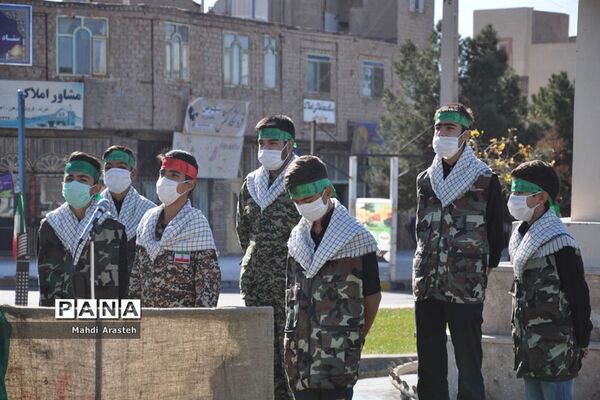 اجرا خیابانی گروه سرودعاشقان ولایت به مناسبت هفته بسیج درشهرستان خوسف