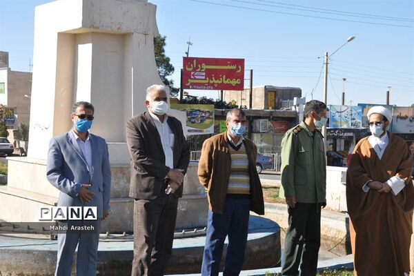 اجرا خیابانی گروه سرودعاشقان ولایت به مناسبت هفته بسیج درشهرستان خوسف
